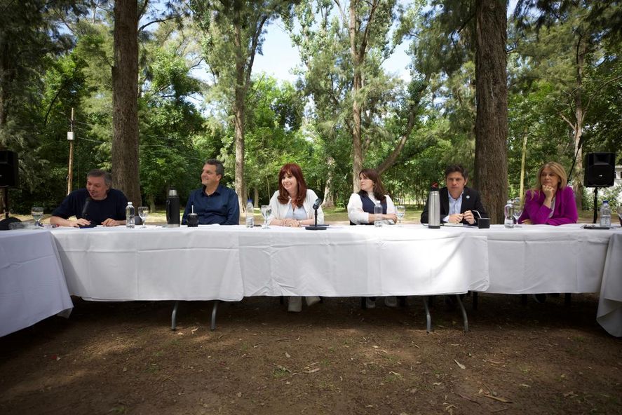 hubo-cumbre-el-pj-bonaerense-catarsis-general-y-fotos-cristina-massa-y-kicillof-4-1